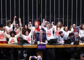 Com votos favoráveis dos paraibanos, Câmara aprova fim da escala 6×1 e reduz jornada de trabalho para 40 horas semanais
