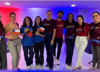 Danielle do Vale acompanha pré-embarque de estudantes para intercâmbio no Chile e destaca força da educação pública da Paraíba