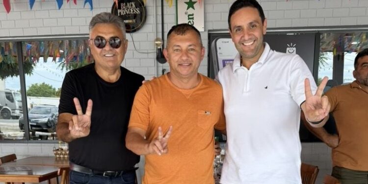 Prefeito de Catingueira e todo seu grupo político anunciam apoio à reeleição de Márcio Roberto