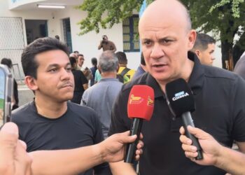 Cabo Gilberto visita áreas atingidas pelas enchentes em Santa Rita, entrega cestas básicas e anuncia R$ 5 milhões em emendas
