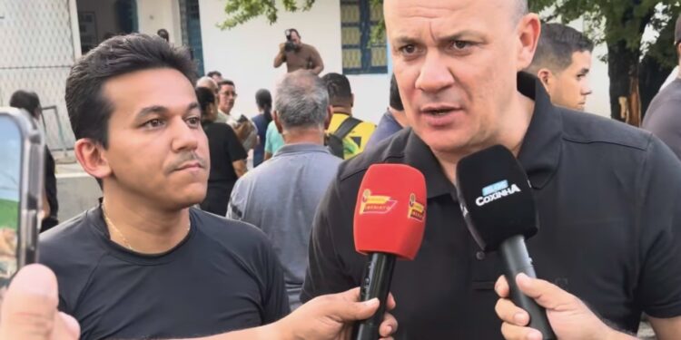 Cabo Gilberto visita áreas atingidas pelas enchentes em Santa Rita, entrega cestas básicas e anuncia R$ 5 milhões em emendas