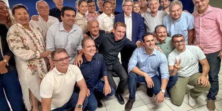 Lucas realiza primeira reunião com base aliada e faz balanço das primeiras semanas de gestão