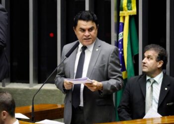 Wilson Santiago paga R$ 203 mil da cota parlamentar aos sobrinhos para alugar SUVs de luxo, aponta mídia nacional