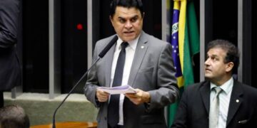 Wilson Santiago paga R$ 203 mil da cota parlamentar aos sobrinhos para alugar SUVs de luxo, aponta mídia nacional