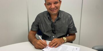 Movimento de Efraim tira prefeito do Sertão da base de Caio e Wellington Roberto e leva para George e Cilinha