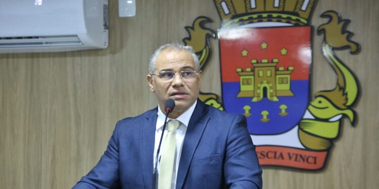 Canetada: Novo prefeito de Cabedelo exonera todos os comissionados e nomeia novos auxiliares