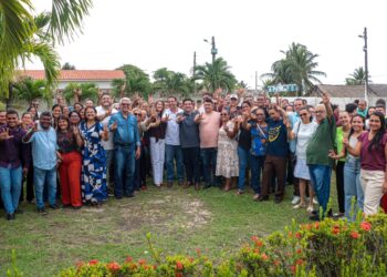 Reviravolta em Lucena: Tovar “sobra na curva” e prefeito Léo Bandeira anuncia apoio a Eduardo Carneiro