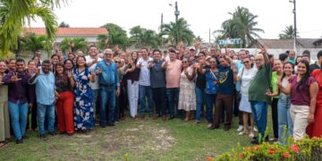 Reviravolta em Lucena: Tovar “sobra na curva” e prefeito Léo Bandeira anuncia apoio a Eduardo Carneiro