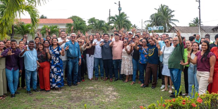 Reviravolta em Lucena: Tovar “sobra na curva” e prefeito Léo Bandeira anuncia apoio a Eduardo Carneiro