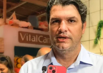 Léo sobe o tom contra vereadores do PSB: “estão todos fazendo oposição ao prefeito do próprio partido”