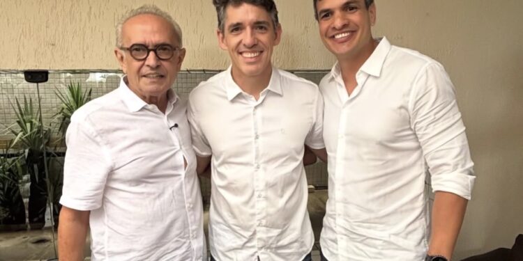Bastidores: enquanto Diogo vai a Brasília atrás de Cássio, Tovar deixa escapar presença de Solon Benevides no “conselho político” de Cícero