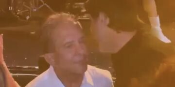 Em Guarabira, Léo Bezerra e Nabor são flagrados em conversa ao “pé do ouvido” durante festa junina