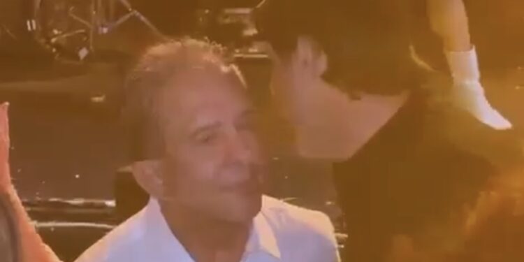 Em Guarabira, Léo Bezerra e Nabor são flagrados em conversa ao “pé do ouvido” durante festa junina