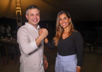 Justiça Eleitoral afasta multa contra André Coutinho e Camila e conclui que contratações não beneficiaram chapa eleita em Cabedelo