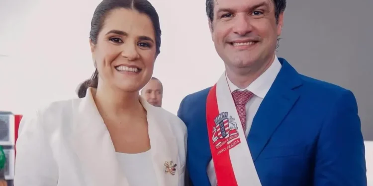 Esposa de Léo Bezerra pede exoneração e deixa função no governo do Estado