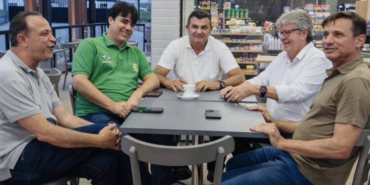 Grupo Tião do Rêgo, de Queimadas, fecha apoio a João Azevêdo e confirma voto na chapa completa do governo