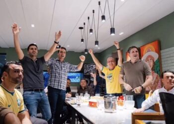 Lucas, Hugo, Nabor e Wilson assistem jogo do Brasil em Patos, mas “time” fica desfalcado