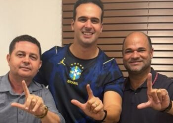 Prefeito de Sobrado deixa oposição e anuncia apoio à reeleição de Lucas Ribeiro