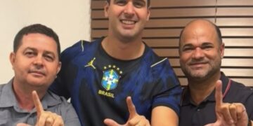 Prefeito de Sobrado deixa oposição e anuncia apoio à reeleição de Lucas Ribeiro