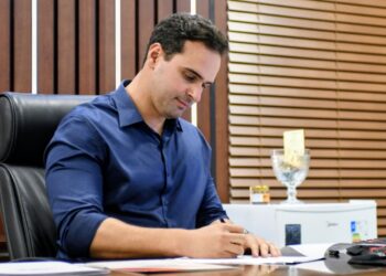 Lucas Ribeiro anuncia convocação de 1.829 concursados para a educação, saúde e segurança pública