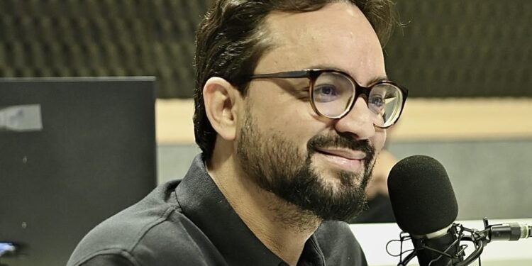 Novo nome na disputa, Tibério diz que quer levar mais escuta e presença para a Assembleia