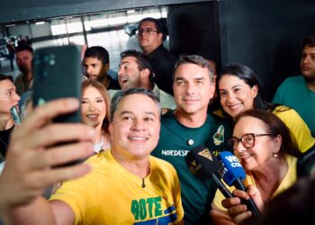 Efraim comanda recepção a Flávio Bolsonaro em Campina Grande nesta sexta; veja detalhes