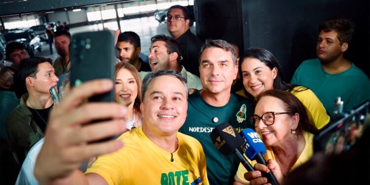 Efraim comanda recepção a Flávio Bolsonaro em Campina Grande nesta sexta; veja detalhes