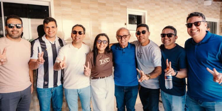 Cícero se compromete com dessalinização da água em Cacimba de Dentro e apoio ao Super Cross em Cubati