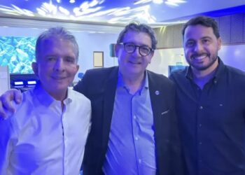 Bastidores: Nabor fecha apoio de 10 dos 23 vereadores de Campina Grande