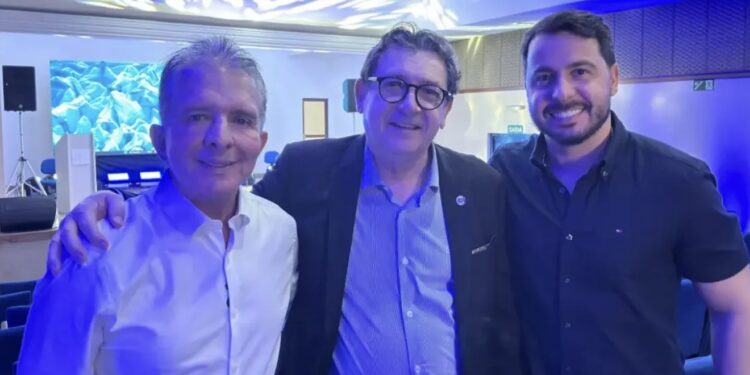 Bastidores: Nabor fecha apoio de 10 dos 23 vereadores de Campina Grande