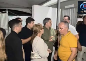 Imprensa aponta que Efraim foi barrado em camarote no São Pedro de Belém, mas senador explica situação; assista