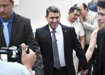 Em meio à nova Câmara de R$ 20 milhões, Dinho faz campanha para deputado com “propostas estrondosas” a lideranças