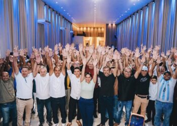 Prefeito de Santa Rita monta “coalizão” de vereadores e suplentes em torno da pré-candidatura da esposa e busca apoio de ex-presidente da Assembleia