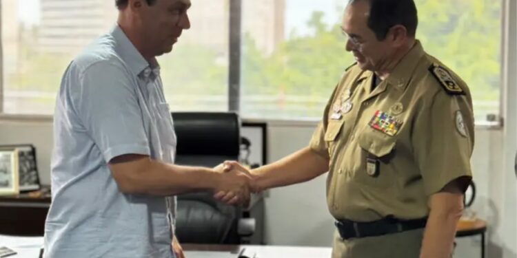 Léo Bandeira visita comandante-geral da PM e reforça parceria pela segurança pública em Lucena