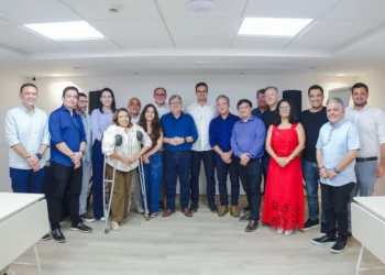 Lucas Ribeiro reúne representantes de 14 partidos e cria “conselho político” para eleições