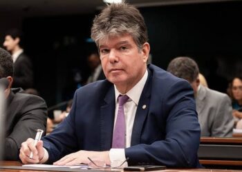Exclusivo: com os dois pés no governo Lucas, Ruy Carneiro já “despacha” em secretaria