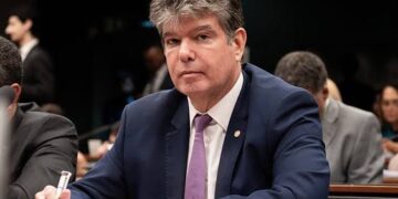 Exclusivo: com os dois pés no governo Lucas, Ruy Carneiro já “despacha” em secretaria