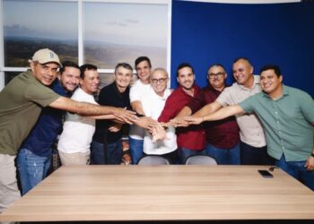 Prefeito de Alcantil formaliza apoio à pré-candidatura de Cícero ao Governo