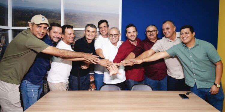 Prefeito de Alcantil formaliza apoio à pré-candidatura de Cícero ao Governo