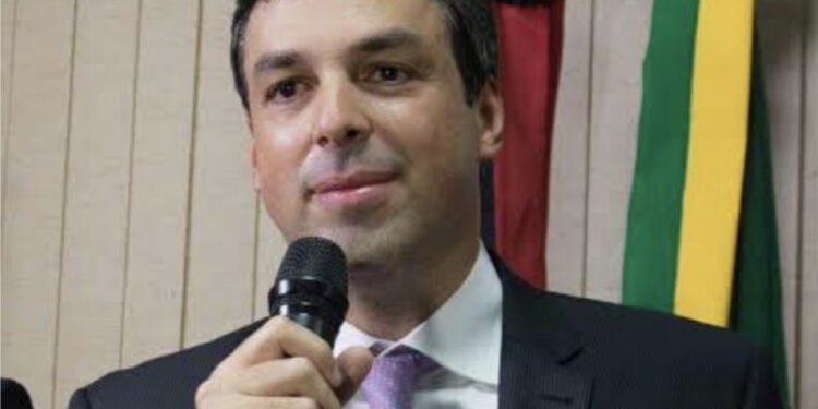 Irmão de Lindbergh Farias, advogado é cotado para 1ª suplência de João Azevêdo ao Senado