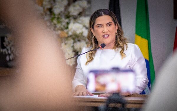 Prefeita de Cajazeiras entra na mira do MP após servidor morto receber mais de R$ 36 mil em salários