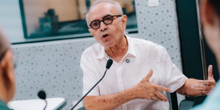 Cícero garante convocar todos os professores aprovados no concurso do Estado