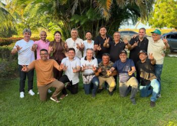 Helder Carvalho reúne bancada em Sousa e vereadores fecham apoio em bloco à pré-candidatura de Lindolfo
