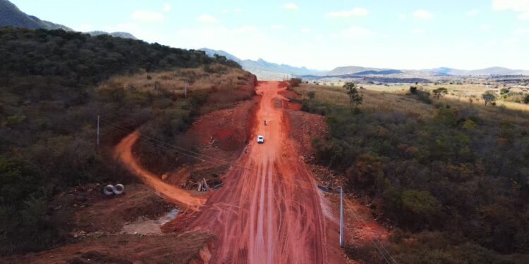 Pavimentação de estrada beneficiará mais de 82 mil habitantes na região sertaneja