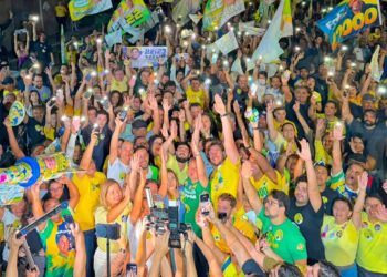 Bruno faz primeira caminhada em apoio a Efraim e reúne multidão em Campina Grande