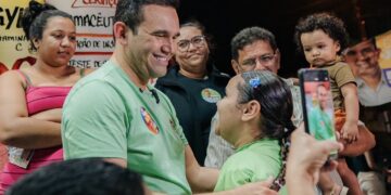Doutor Jhony reúne multidão em caminhada no Santa Rosa, em Campina Grande