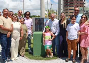 Evilásio Cavalcanti entrega Praça Tia Sônea e amplia opções de lazer em Ponta de Campina, em Cabedelo