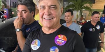 Em Monteiro, Wellington Roberto cola botton de Nabor no peito e sinaliza aliança para o Senado
