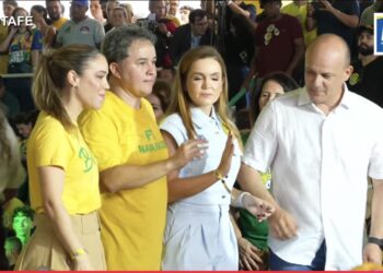 Esposa de Cabo Gilberto é anunciada como vice de Efraim durante convenção do PL
