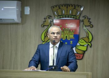 Prefeito de Cabedelo recua do apoio a Veneziano e vai votar na chapa governista completa